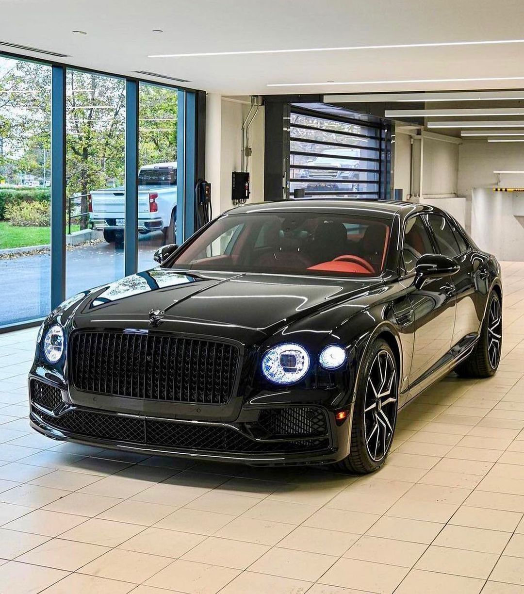 Bentley FlyingSpur image